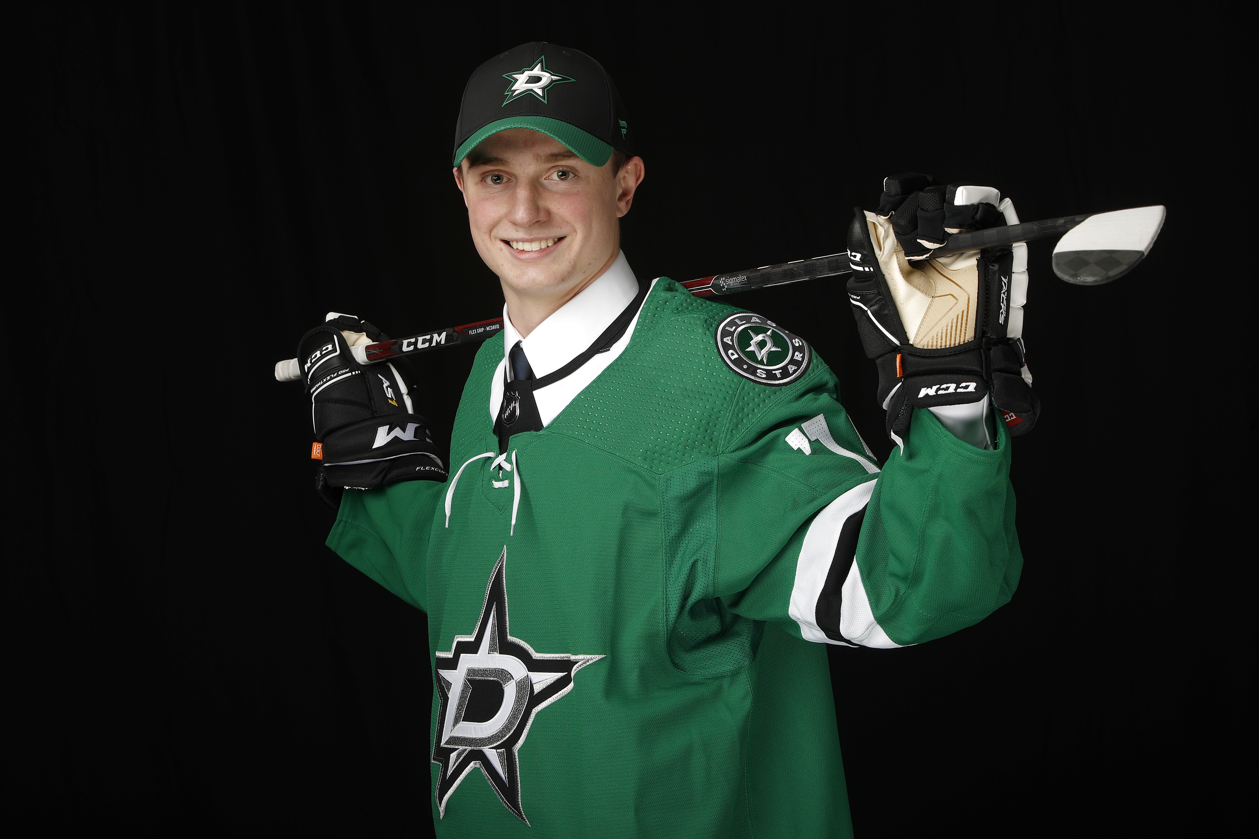 VANCOUVER, BRITISH COLUMBIA - JUNE 21: Thomas Harley poses for a portrait after being selected eighteenth overall by the Dallas Stars during the first round of the 2019 NHL Draft at Rogers Arena on June 21, 2019 in Vancouver, Canada. (Photo by Kevin Light/Getty Images)