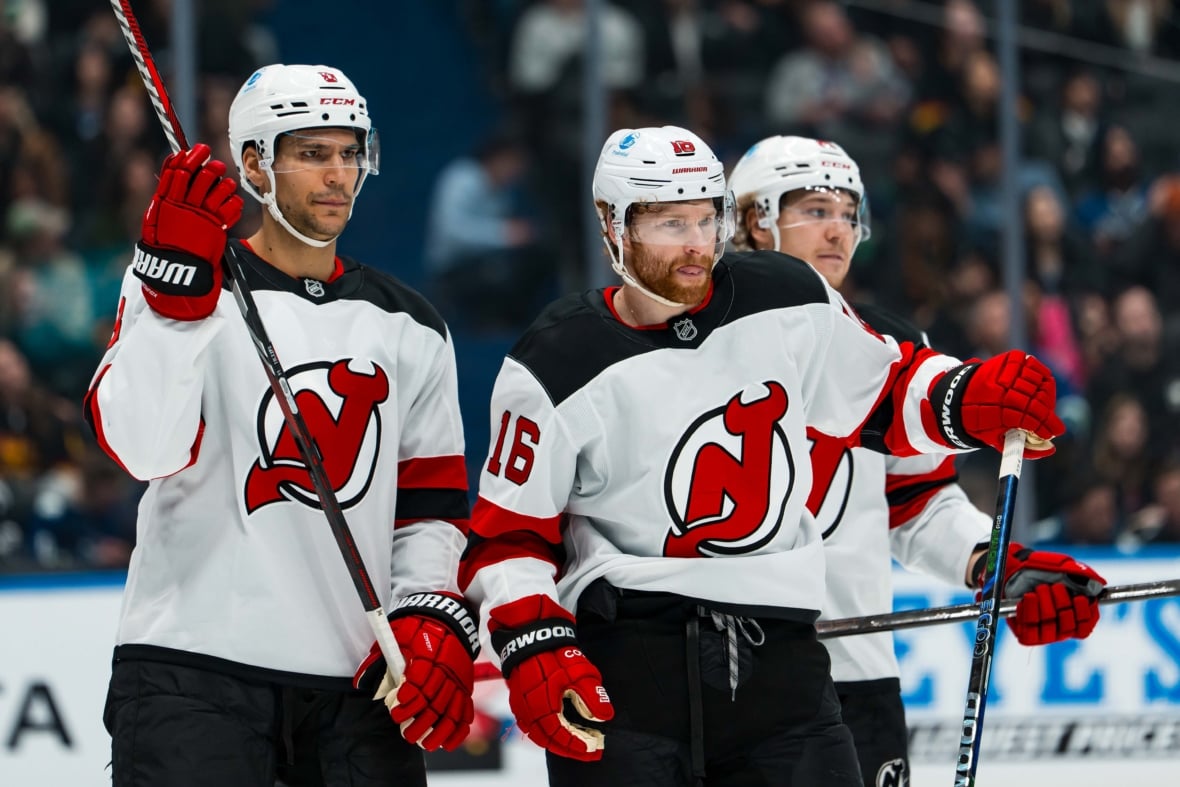 Devils White Flag? Outdoor Goalie Fight!