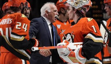 Ex-Blackhawks coach Joel Quenneville reaches 1,000 victories to join Scotty Bowman in an elite club – Chicago Tribune