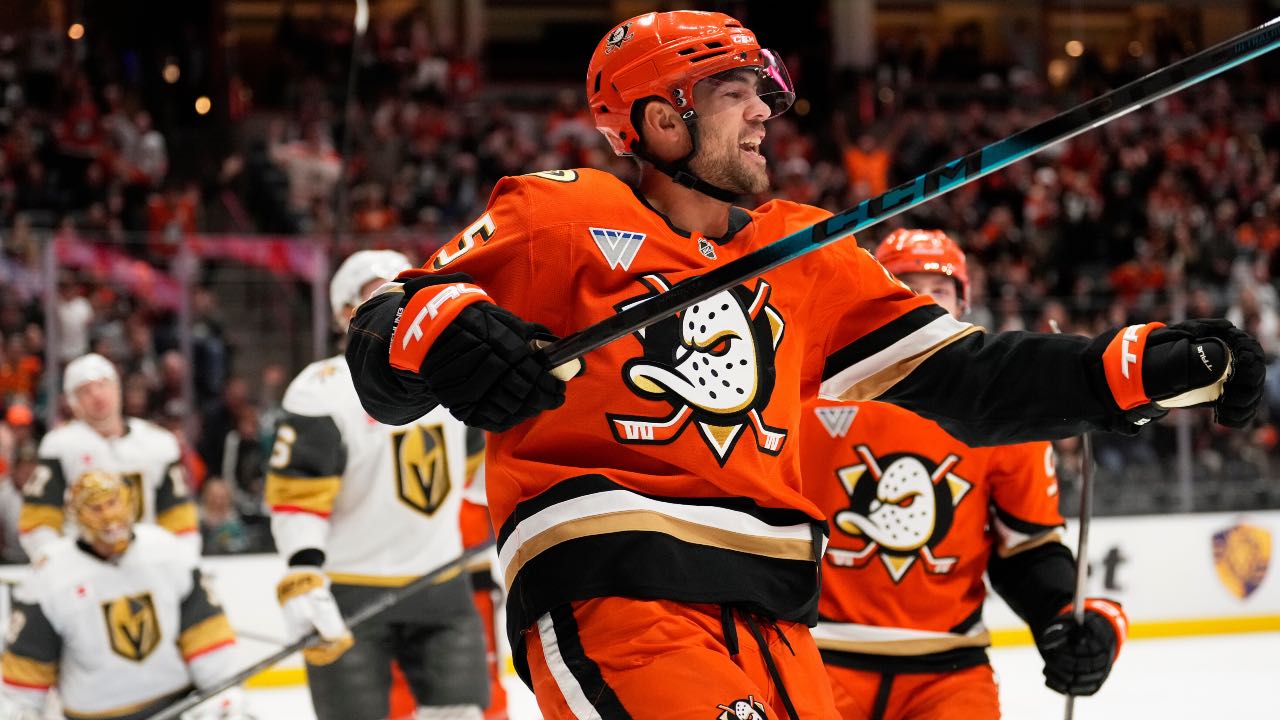 Ducks beat slumping Golden Knights to sweep season series