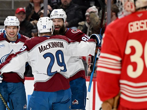 MacKinnon scores twice, Avalanche blank Red Wings 5-0