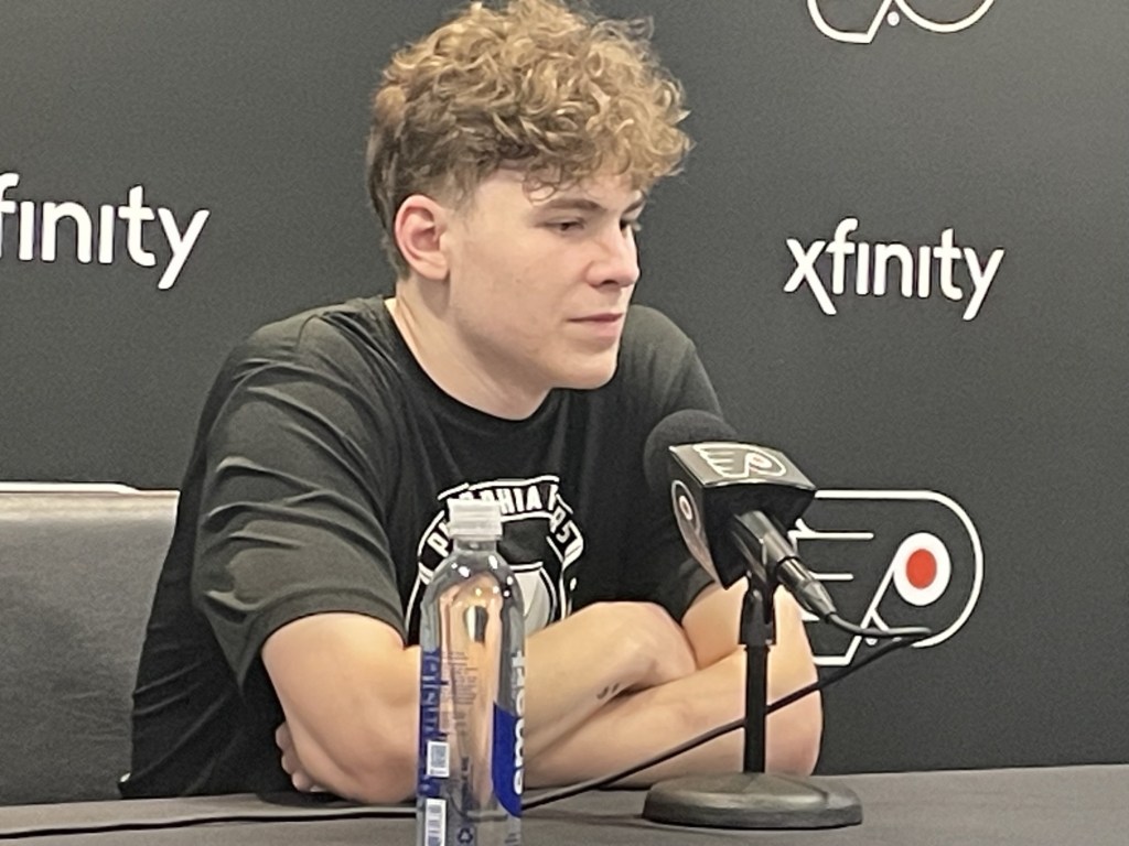 Olympic break an opening for Flyers to get look at Oliver Bonk, Carson Bjarnason