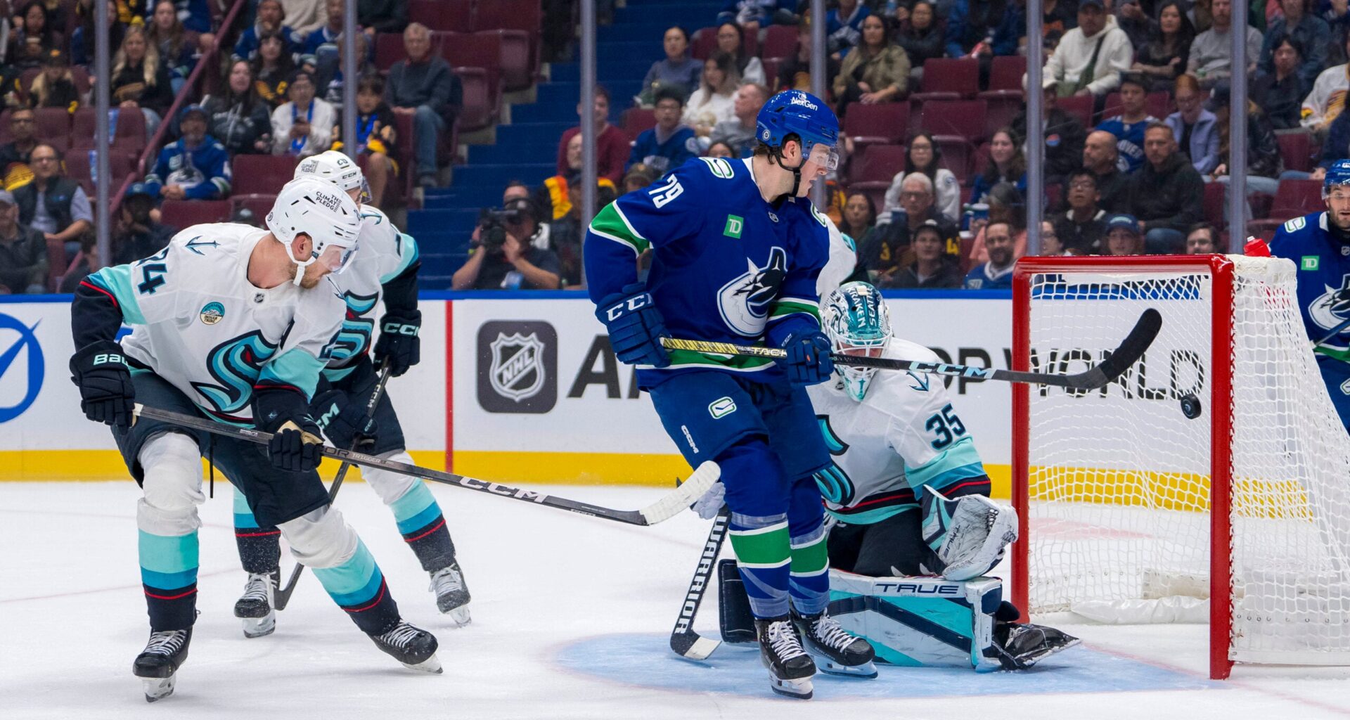 Canucks Head South to Neighbouring Seattle for Rivalry Game