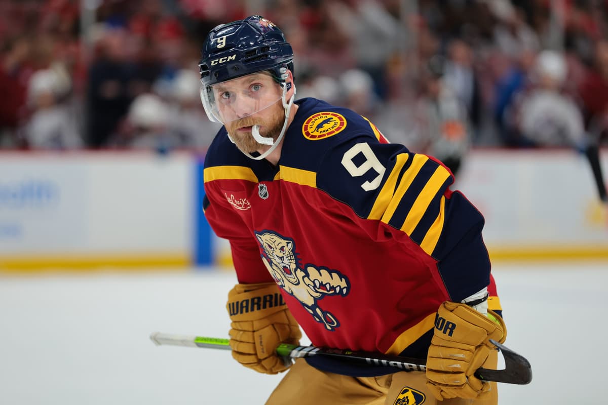 Panthers’ Sam Bennett exits game with upper-body injury