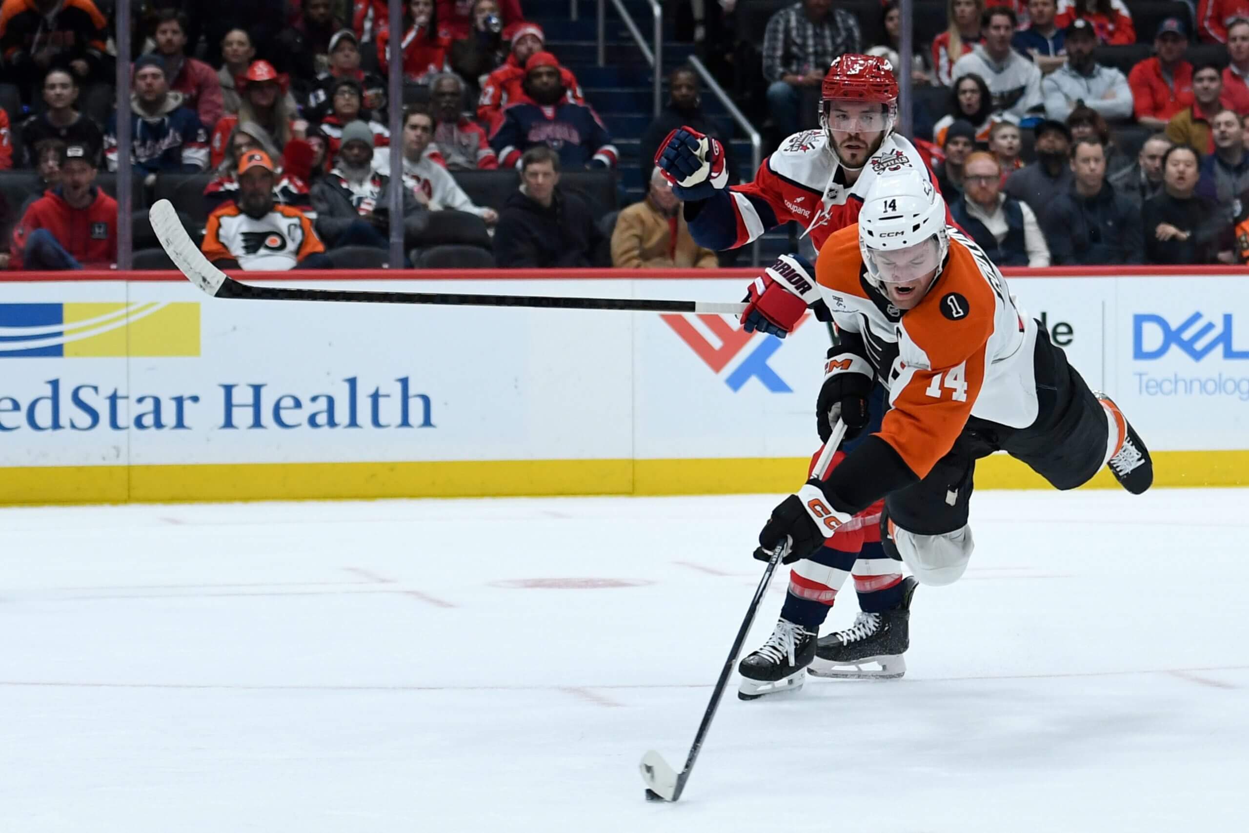 Sean Couturier takes a shot against the Washington Capitals.