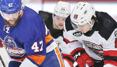 Islanders Drop Contest Against Comets in a Shootout, 2-1
