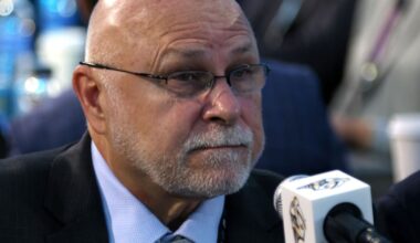 Barry Trotz to retire, will help choose Predators successor