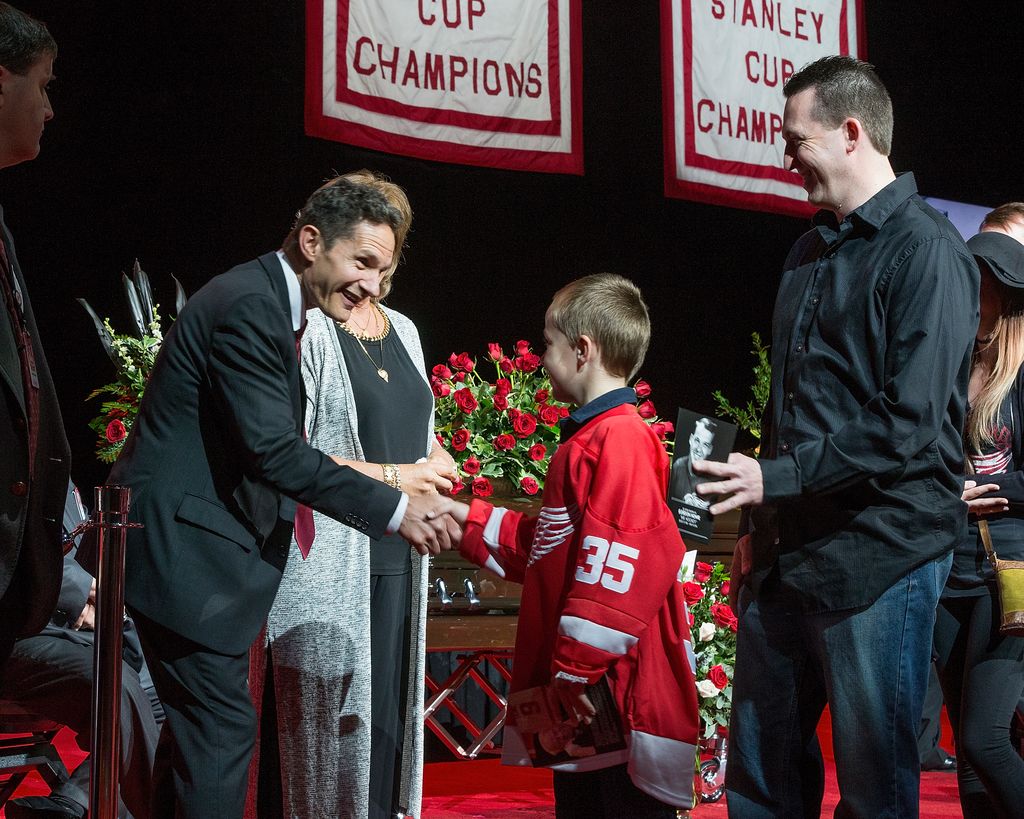 DETROIT, MI - JUNE 14: Son Murray Howe and daughter Cathy Howe of the late Gordie Howe greet a fan paying their respects during the Gordie Howe Visitation at Joe Louis Arena on June 14, 2016 in Detroit, Michigan. (Photo by Dave Reginek/NHLI via Getty Images)