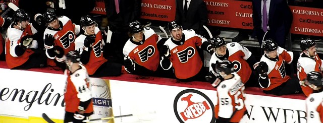 Flyers hang on to beat Capitals