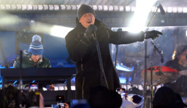 Tim McGraw Performs Big Medley at NHL Stadium Series After Retirement Worries