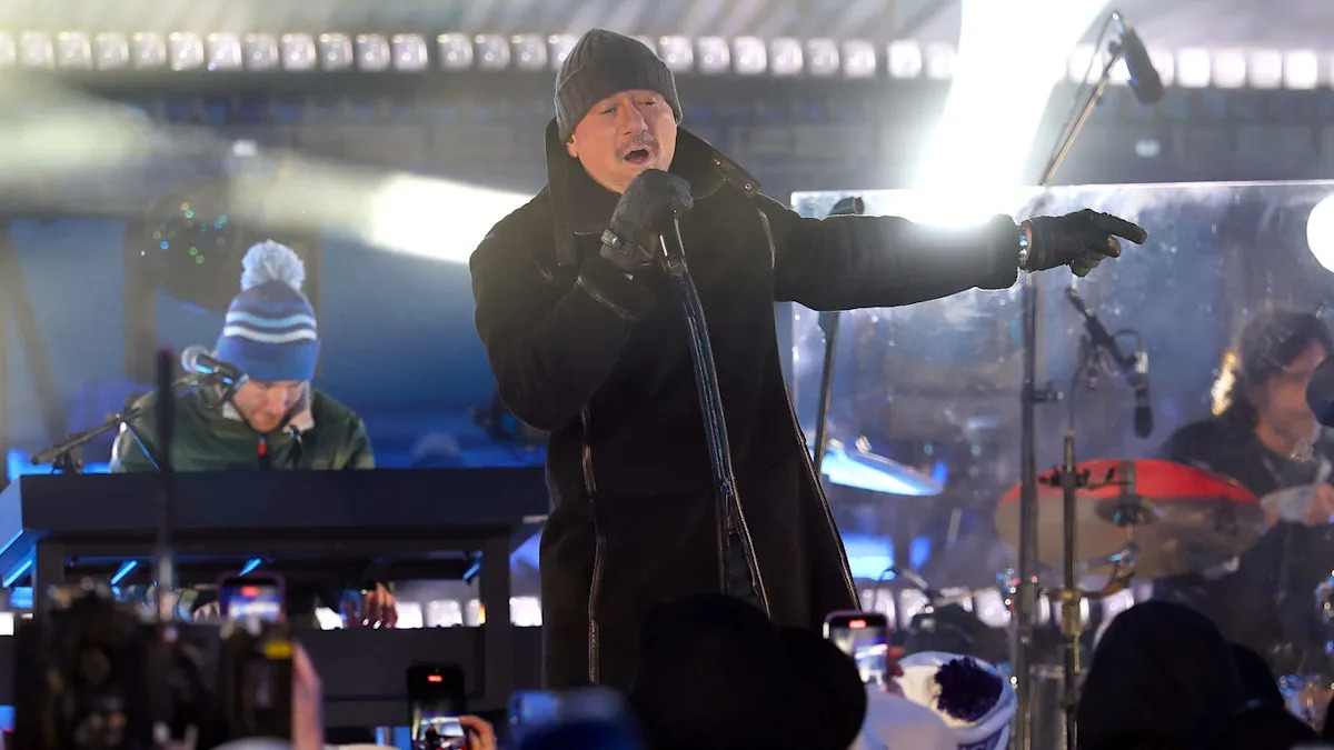 Tim McGraw Performs Big Medley at NHL Stadium Series After Retirement Worries