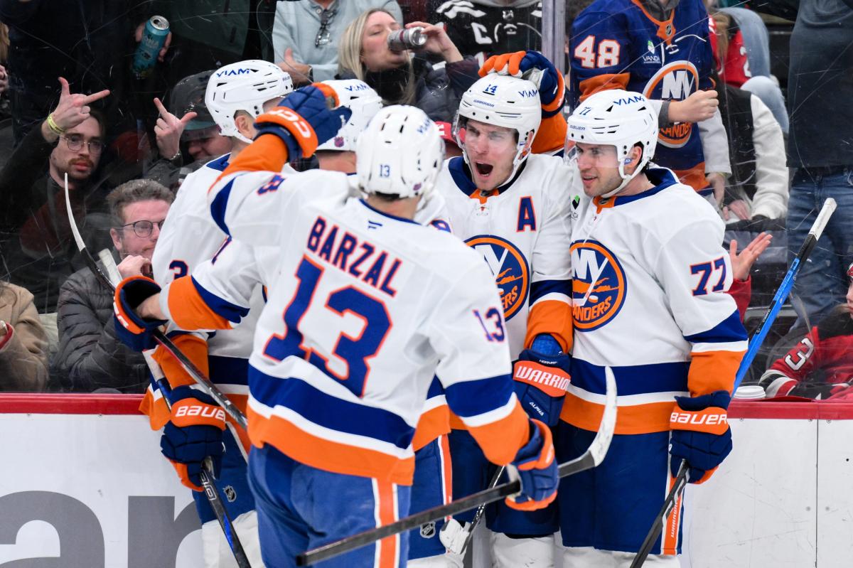 Islanders grind out win over Devils heading into Olympic break