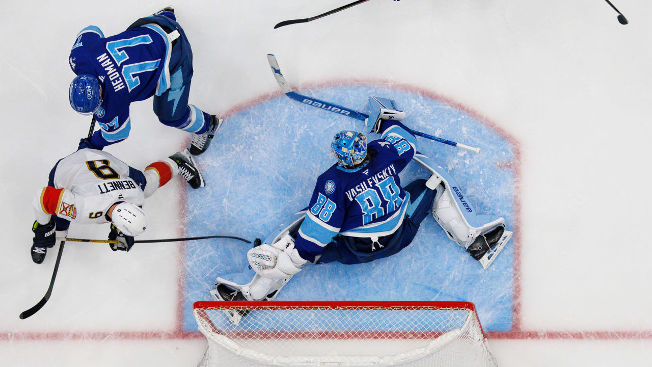 Vasilevskiy makes 33 saves, Lightning ease past Panthers for 5th straight win