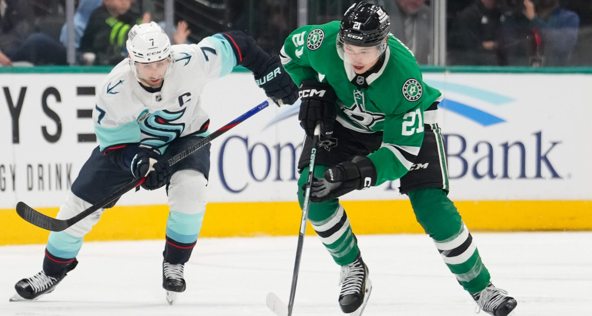 Dallas topples Seattle 4-1, Johnston sets record