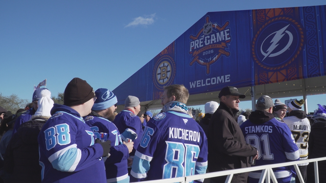Bolts fans brave cold for NHL Stadium Series at Raymond James