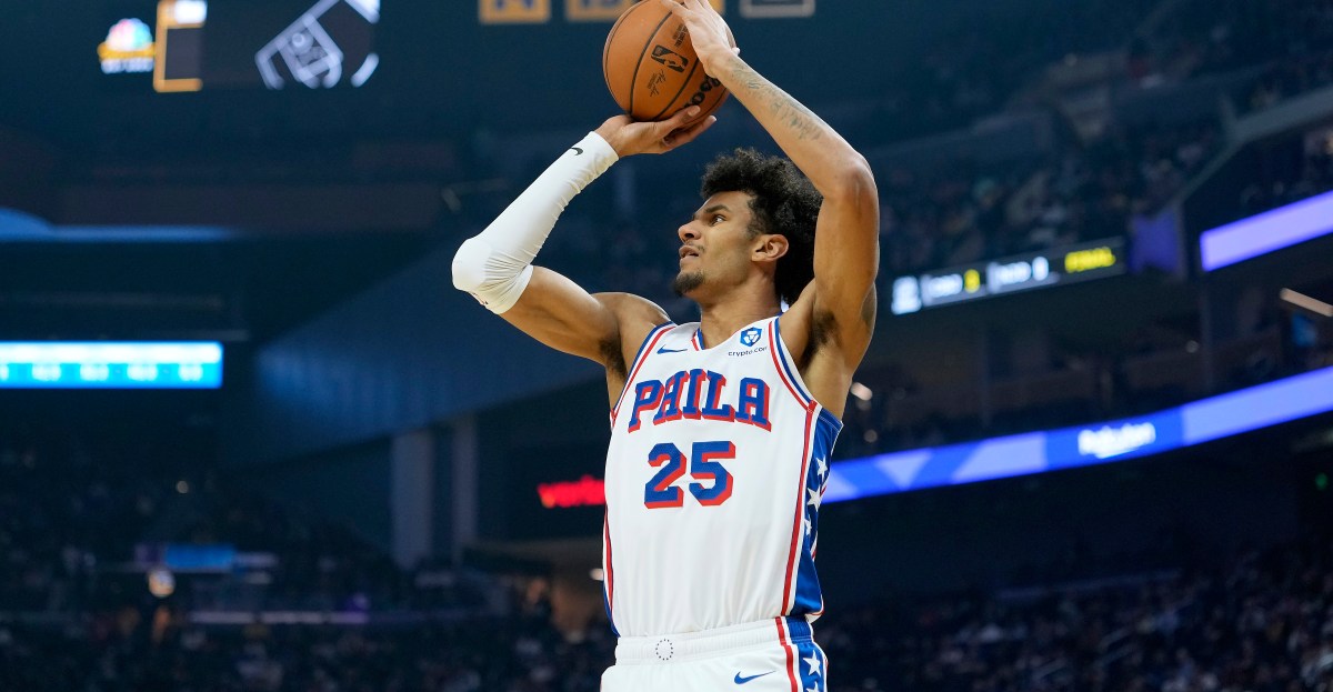 Sixers officially convert Dominick Barlow to standard deal