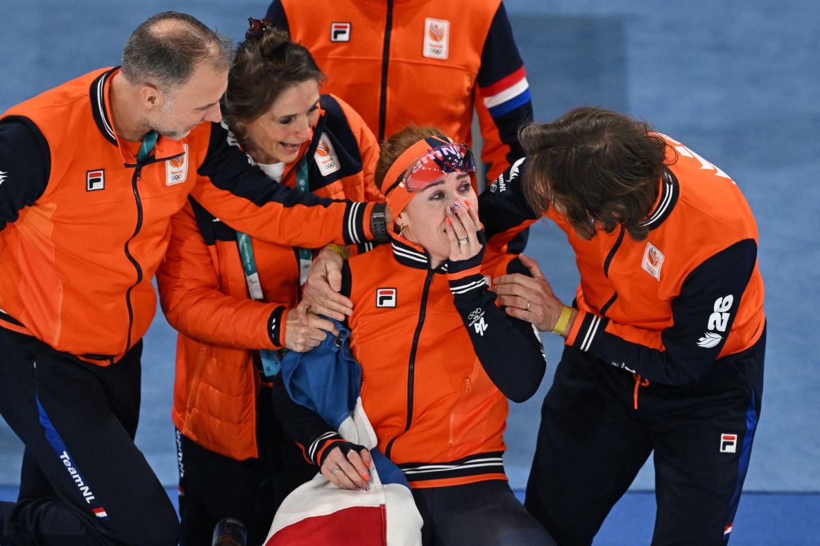 Gold medallist Antoinette Rijpma-de Jong of the Netherlands reacts after <a href=