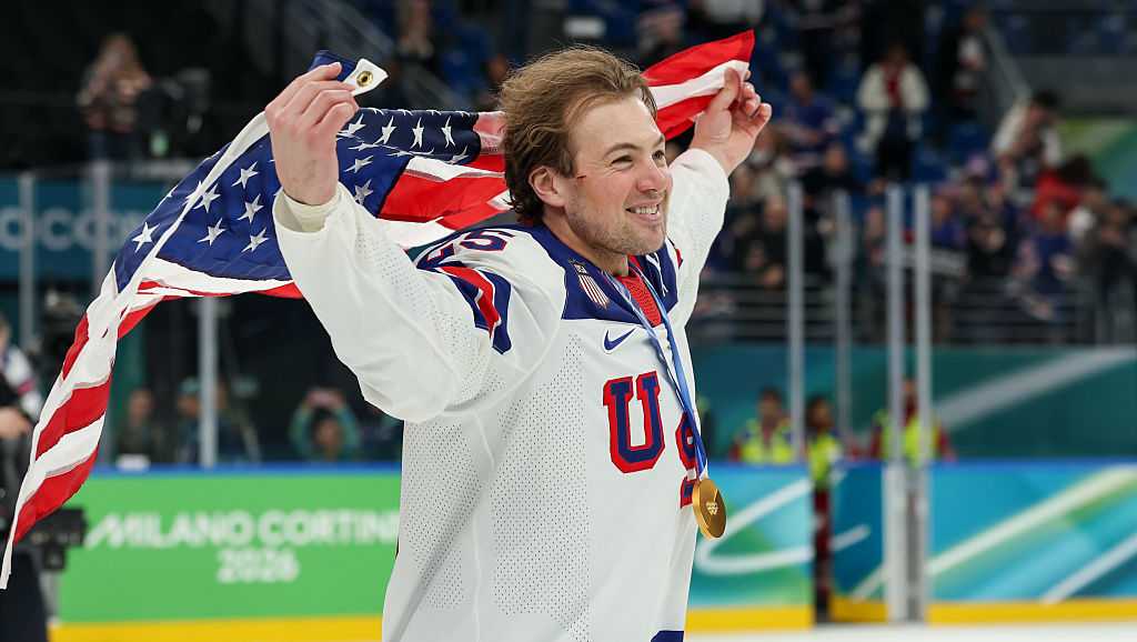 Bruins cheer teammates' Olympic medals as battle for playoff spot begins