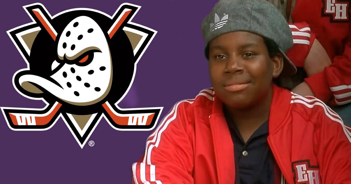 Kenan Thompson shows off a Mighty Ducks 4 script and leads a quack chant at an Anaheim Ducks game