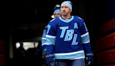 McDonagh aims to keep perfect outdoor mark for Lightning in Stadium Series