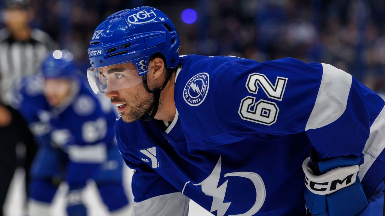 Blues claim Finley off waivers