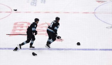 Schmaltz's hat trick helps Mammoth cruise to 6-2 win over Canucks