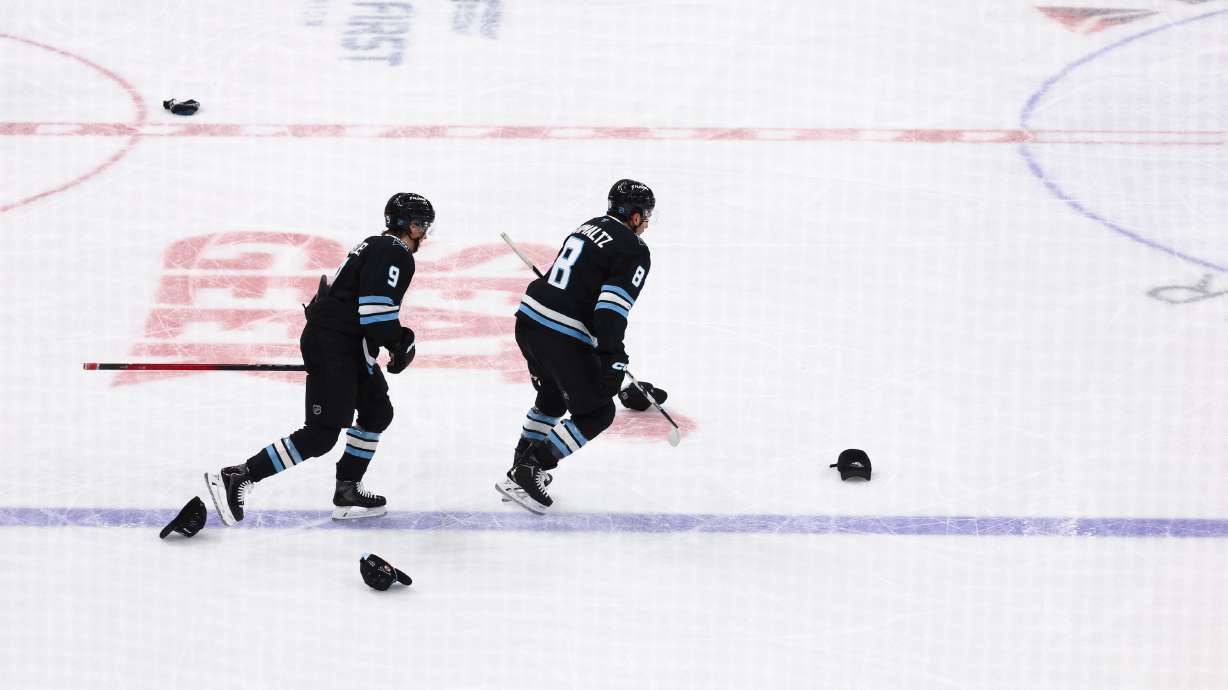 Schmaltz's hat trick helps Mammoth cruise to 6-2 win over Canucks