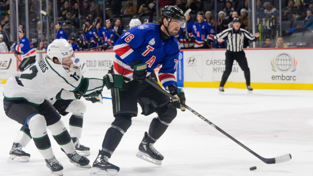 Grizzlies Score Five in Final Five Minutes of Regulation to Defeat Tahoe 7-4