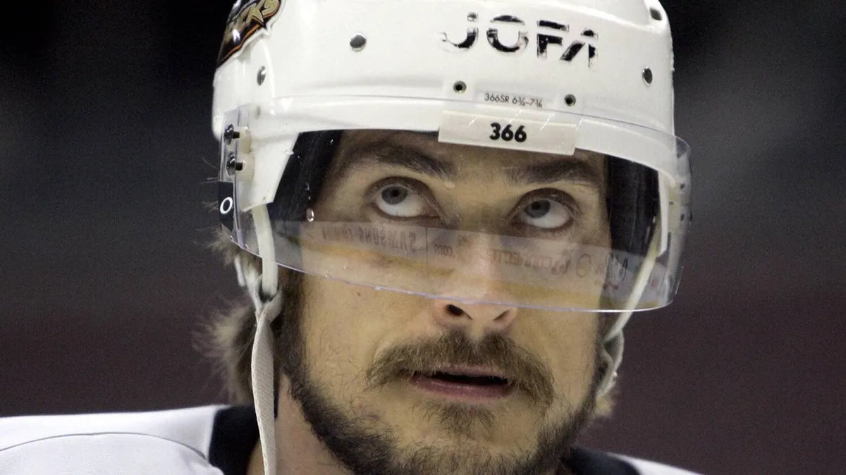 Tricherie canadienne: Teemu Selänne saute une coche