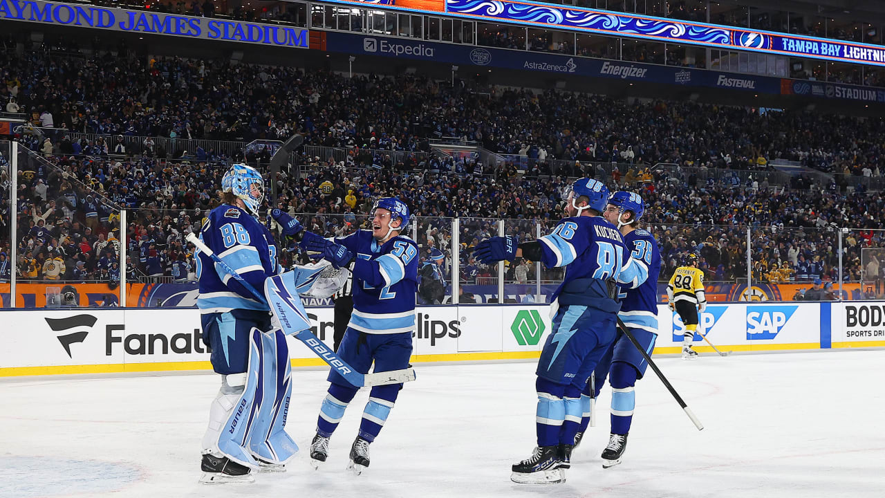 Lightning rally from 4 down for 1st time in history, defeat Bruins in shootout in Stadium Series