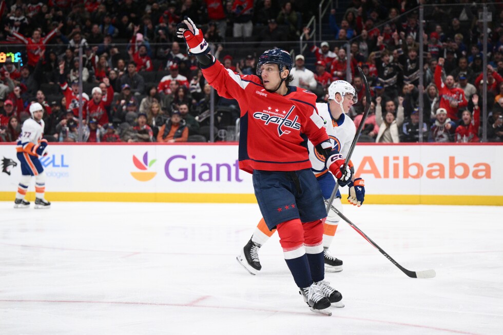 Capitals top Islanders 4-1 to pull within 2 points of 3rd place in Division