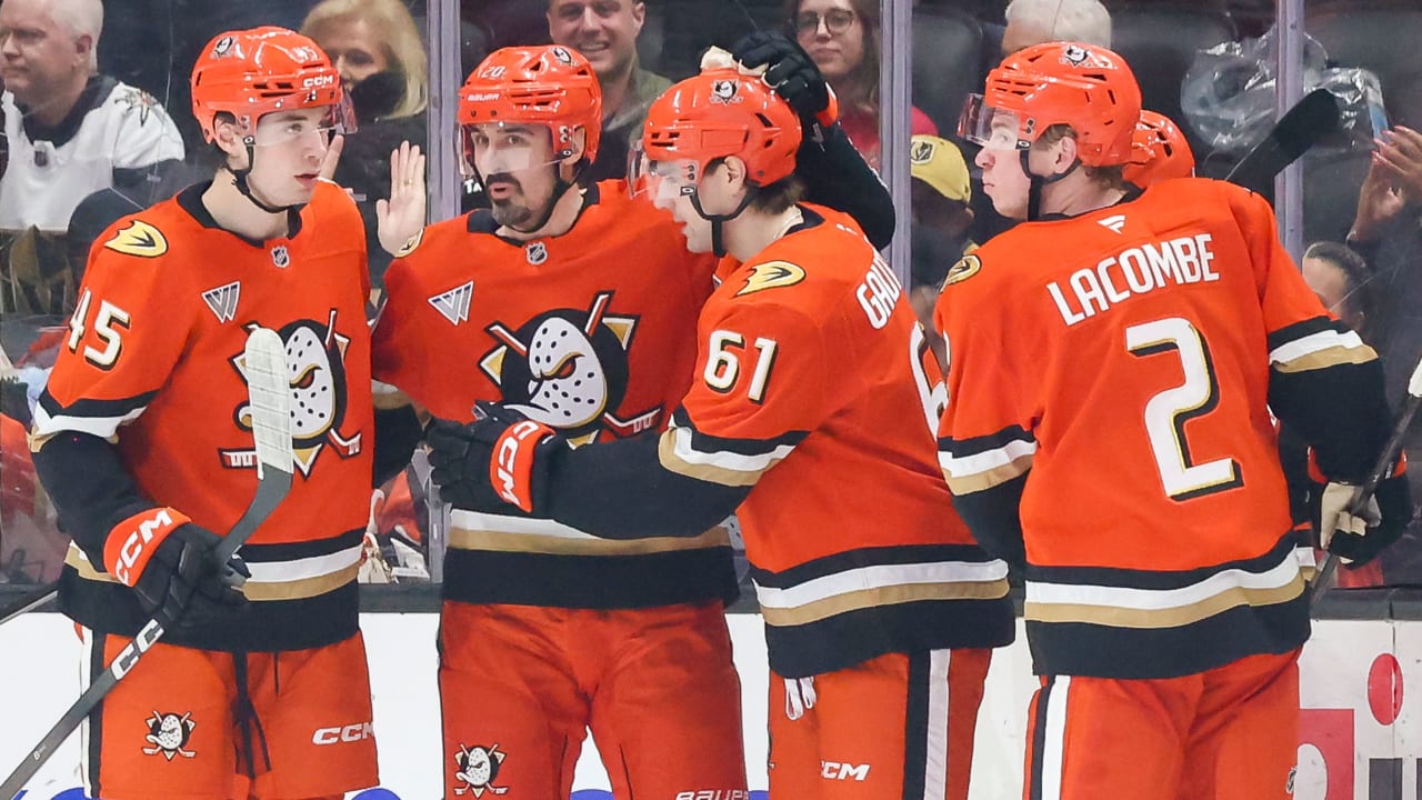 Kreider scores twice, Ducks hand Golden Knights 5th loss in row