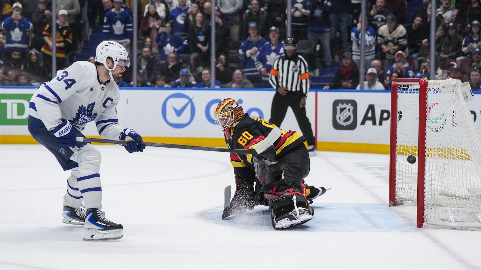 Maple Leafs beat Canucks 3-2 in shootout to end 6-game losing streak