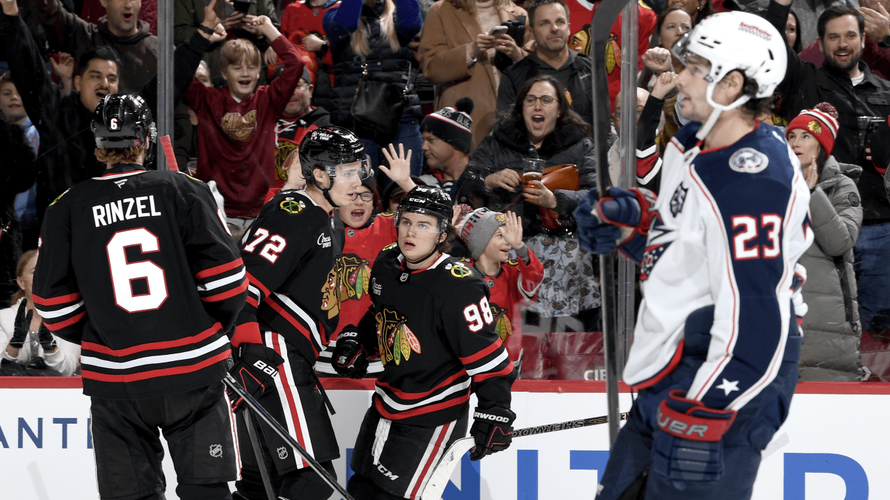 Bedard Nets Equalizer | Chicago Blackhawks