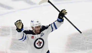 Jonathan Toews shuts the door on trade talks, and Chicago's reunion hopes fade fast