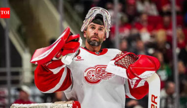 Detroit Red Wings goalie John Gibson exits NHL match against Nashville Predators with minor shoulder injury | NHL News