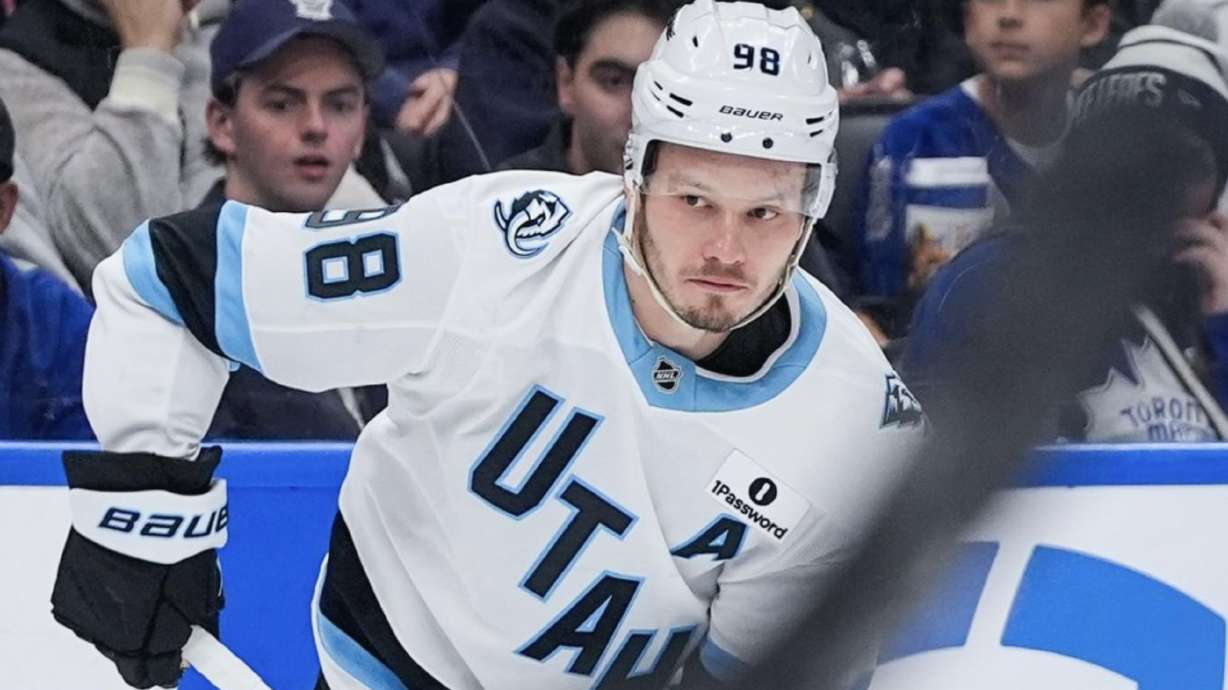 Mammoth strike early, hold off Capitals in 3-2 road win