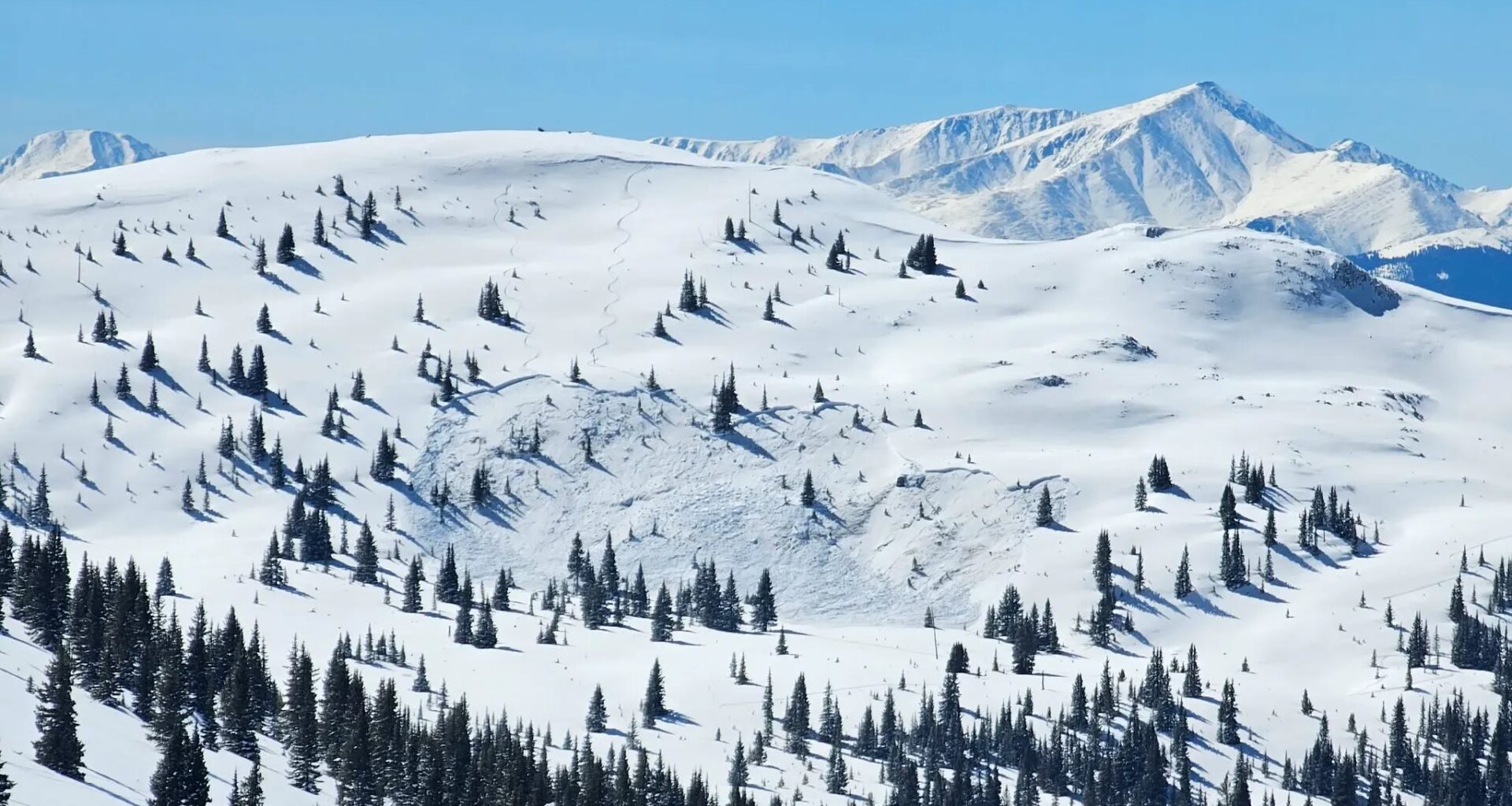 Skier Killed in Avalanche Near Vail Pass, CO, Marking State’s 1st Avalanche Fatality of 2025–26 Season