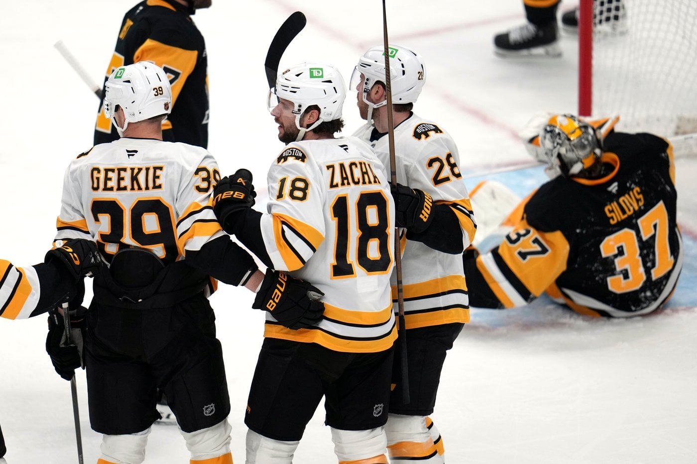 NHL roundup: Novak caps Penguins comeback with OT goal in 5-4 win over Bruins | NanaimoNewsNOW