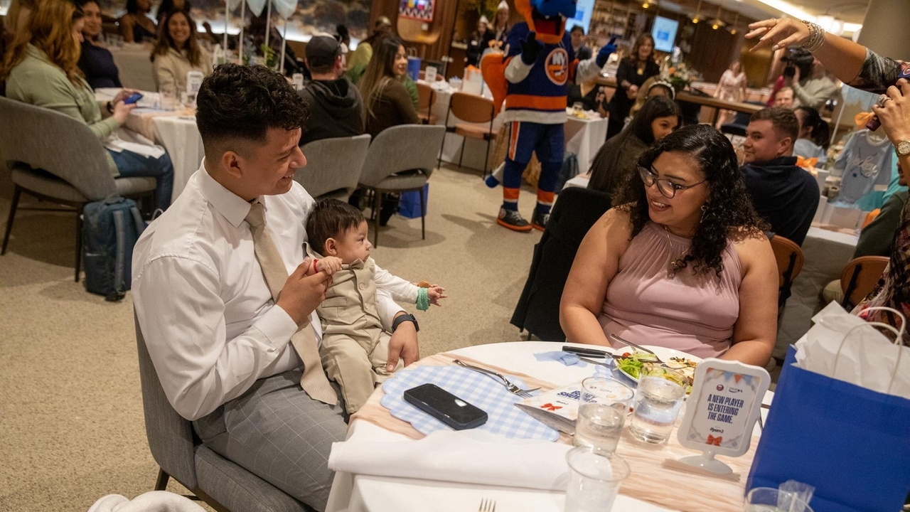 Islanders partner with Operation Shower to celebrate military moms