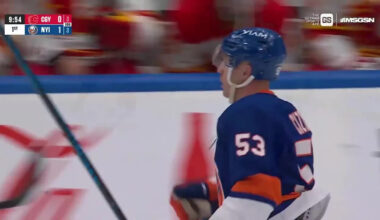 Casey Cizikas with a Goal vs. Calgary Flames