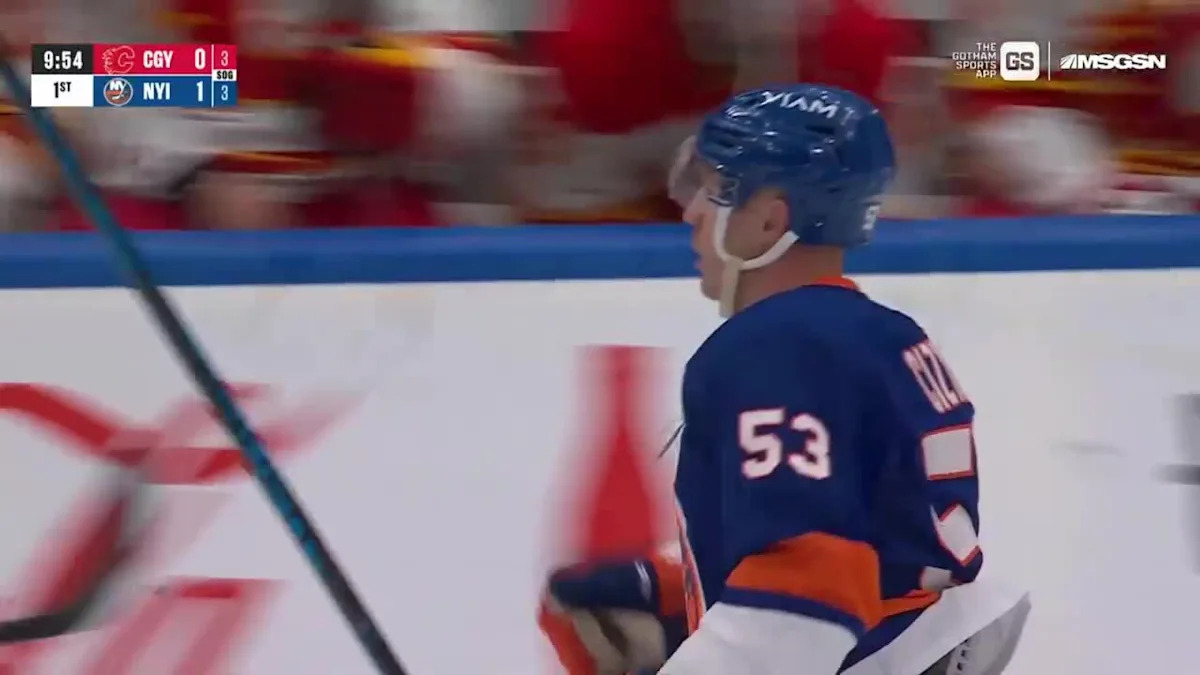 Casey Cizikas with a Goal vs. Calgary Flames