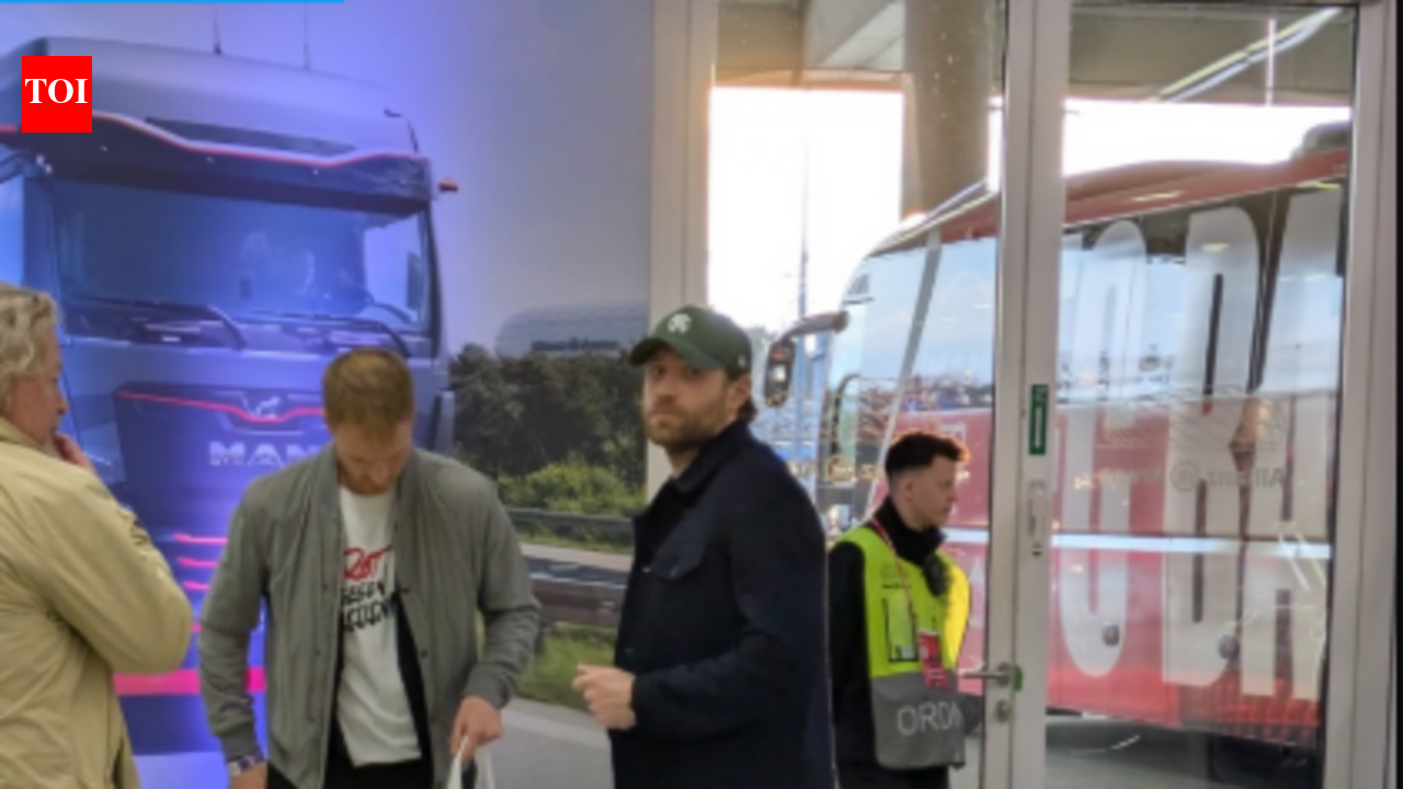 Edmonton Oilers star Leon Draisaitl spotted in Bayern Munich locker room amid lower-body injury recovery | NHL News