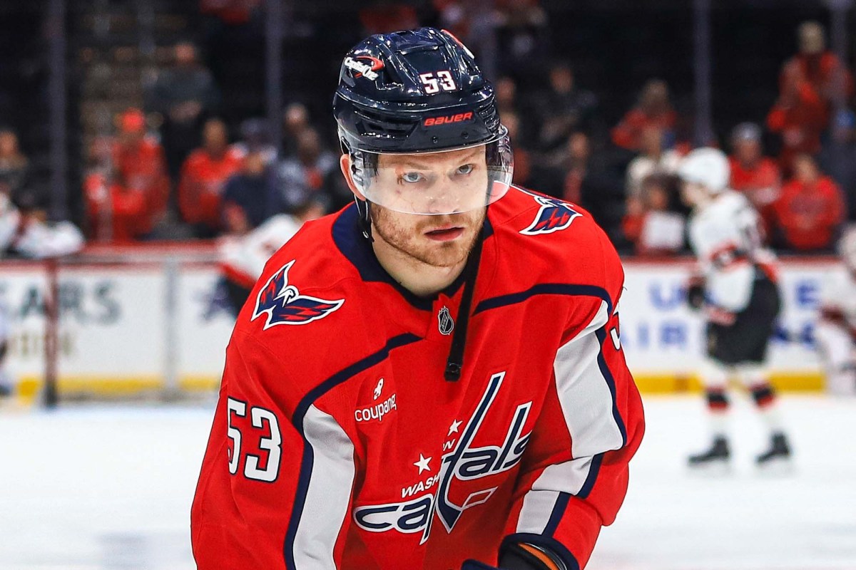 Ethen Frank suffers lower-body injury against Avalanche after being shoved into goal post by Devon Toews