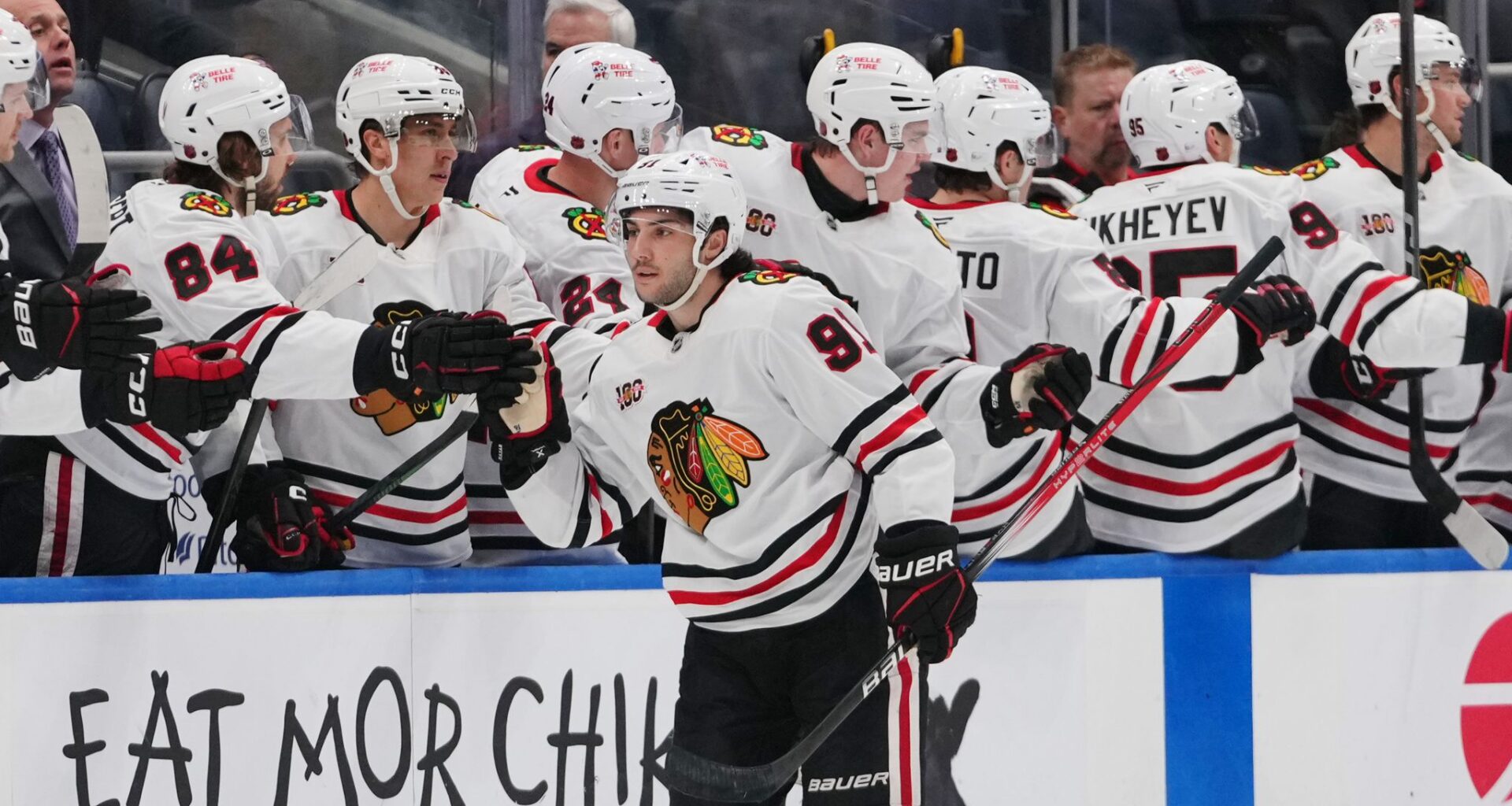 Lardis, Nazar lead Blackhawks past Islanders 4-3, Frondell gets assist in NHL debut