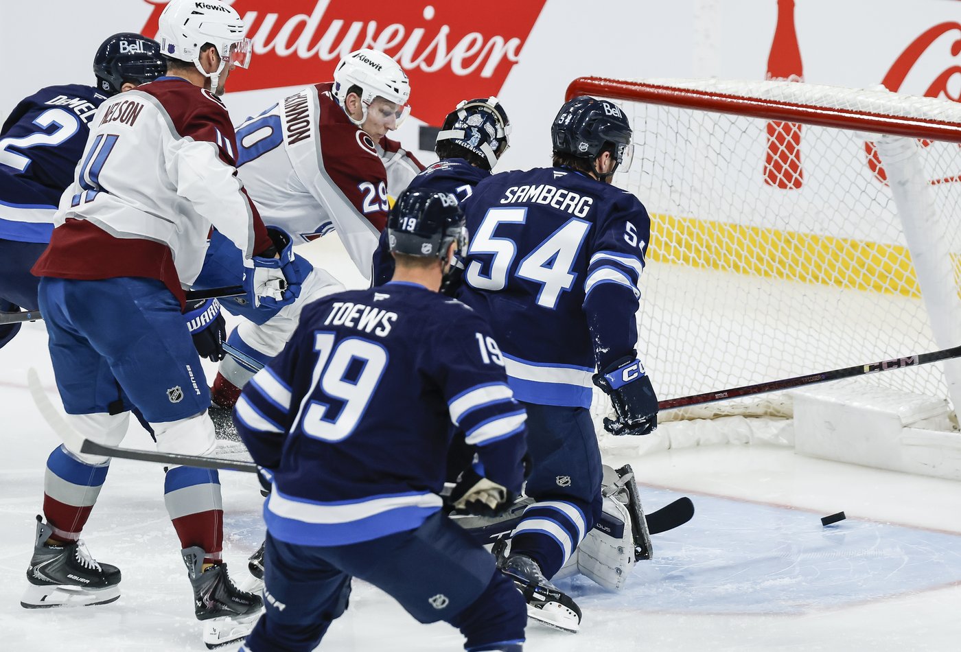 MacKinnon’s dominance continues as NHL-leading Avalanche keep rolling