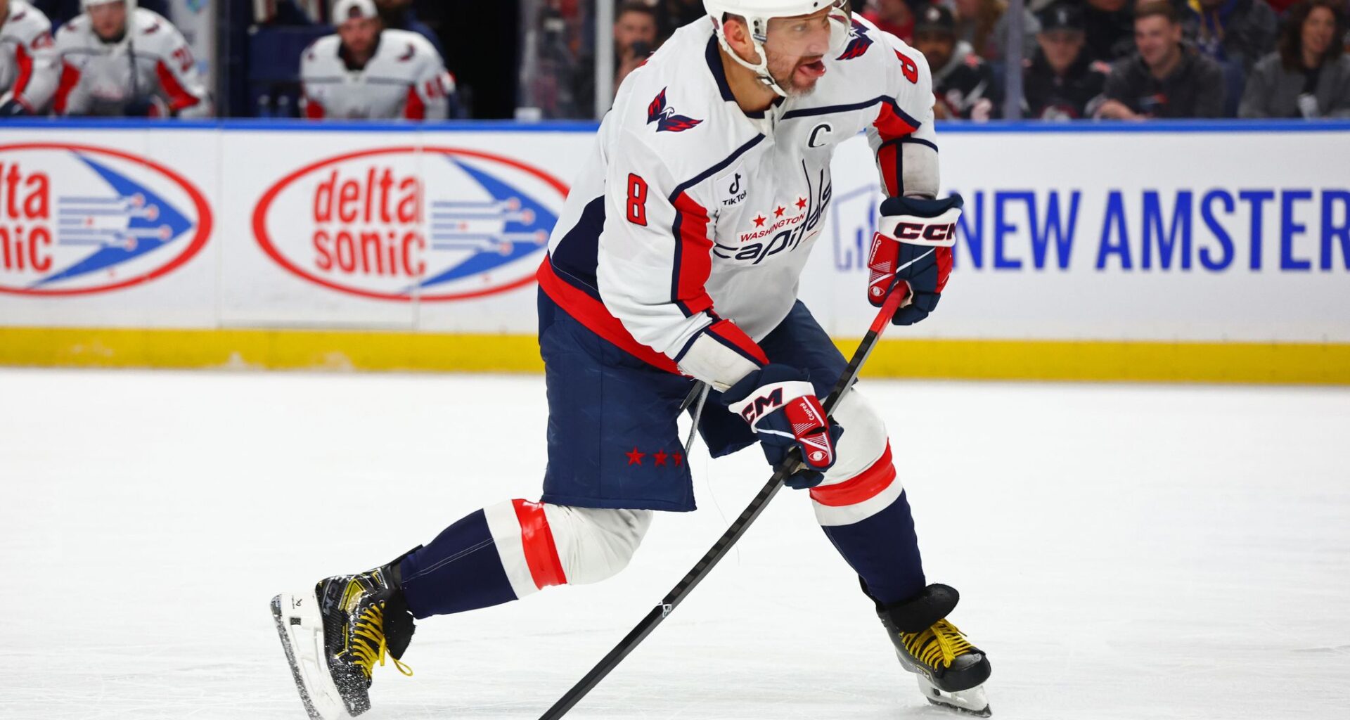 Ovechkin's 34th career hat trick powers Capitals past Mammoth, 7-4