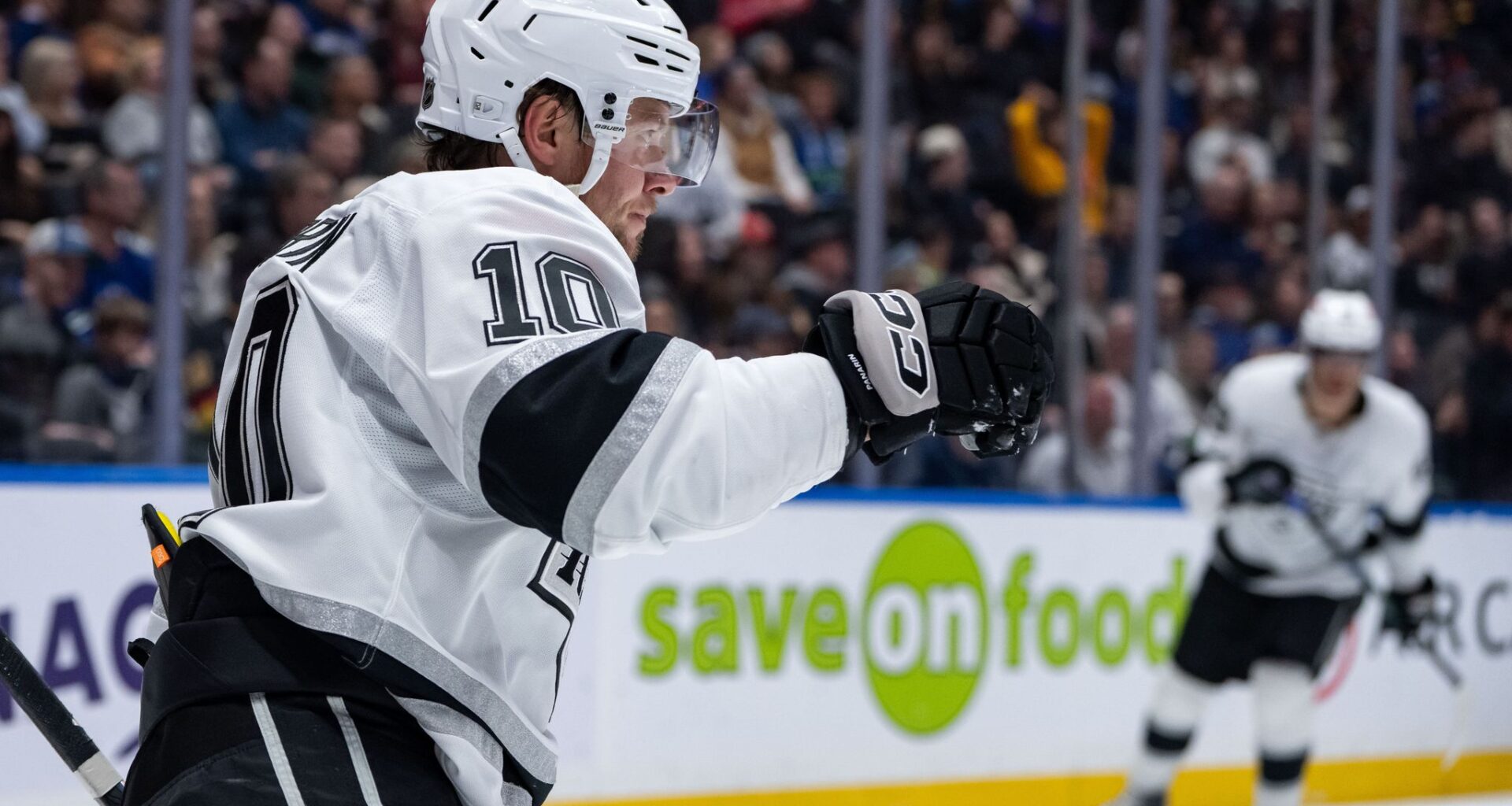 Kuemper makes 19 saves in his 39th career shutout as Kings beat Canucks 4-0