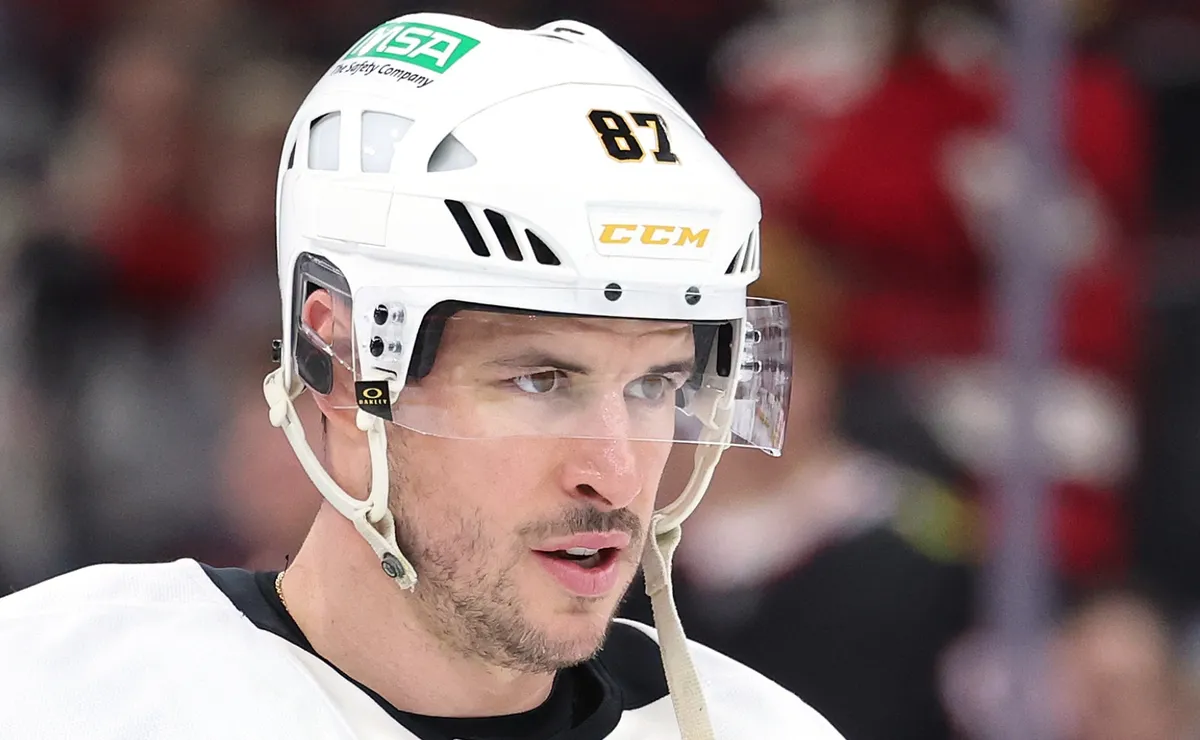 Sidney Crosby reportedly not wearing brace after leaving Penguins vs Senators game with injury