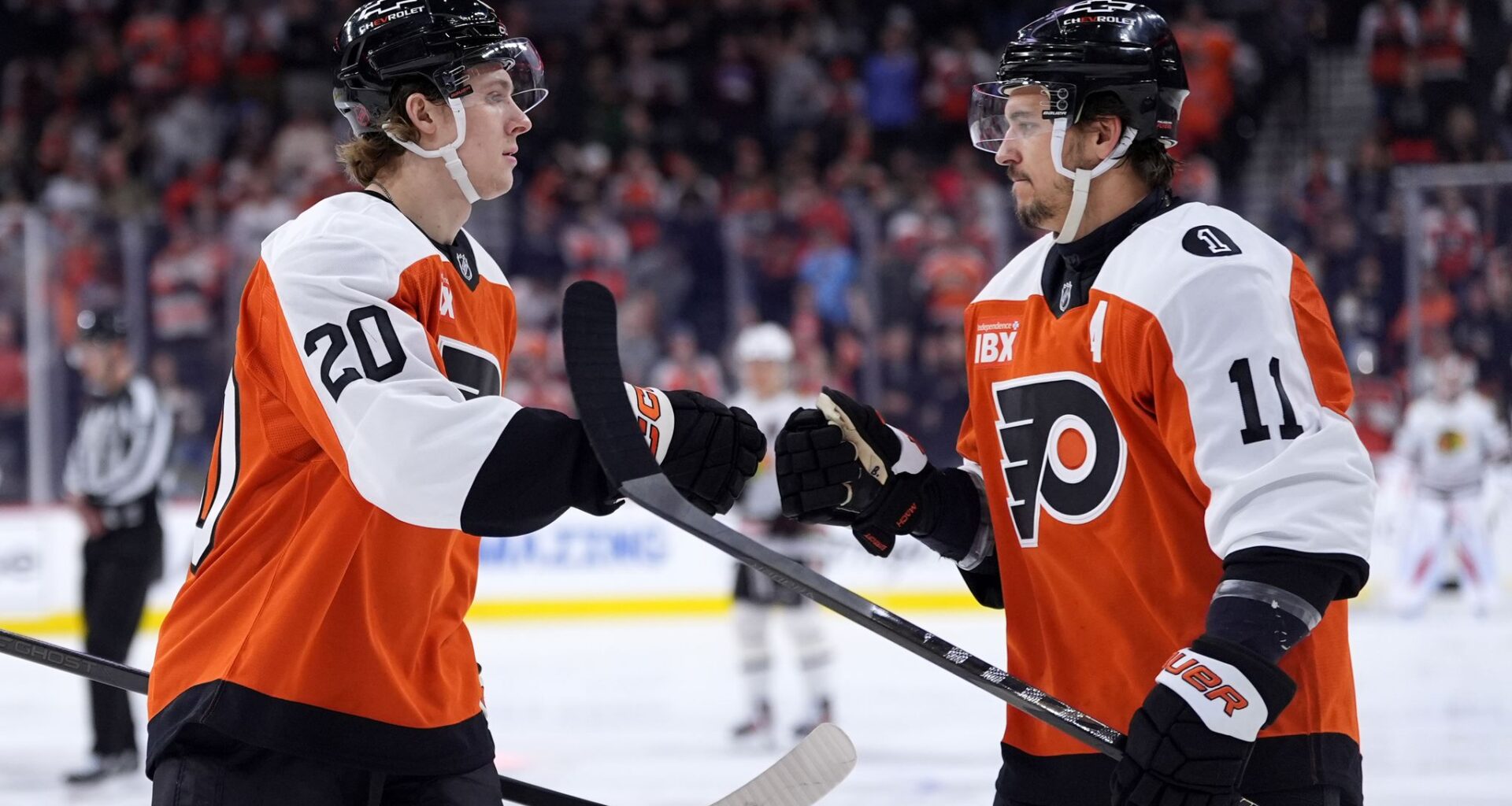 Flyers beat the Blackhawks 5-1 after 2 goals in the first 2:33